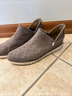 Dr Scholls Perforated zipper Shoes in Brown